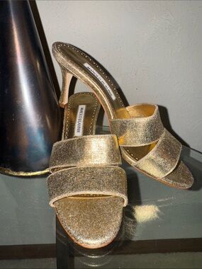 Manolo Blahnik Metallic Gold Open-Toe Slide Mules. Med heel NWT/NIB Sz 38.5-8.5B